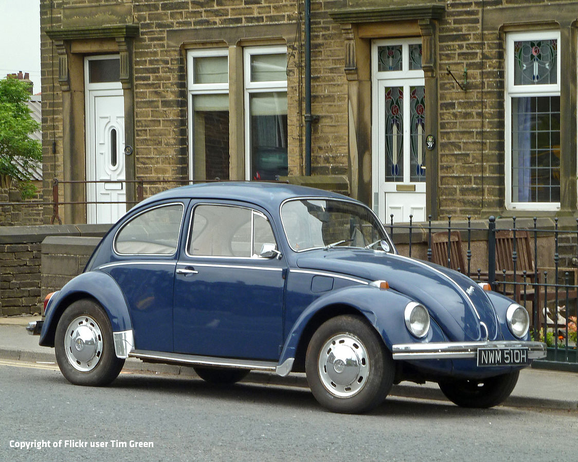 1970_Volkswagen_Beetle_seen_in_Queensbury,_Bradford,_West_Yorkshire_(20th_June_2013) Flickr user Tim Green v2